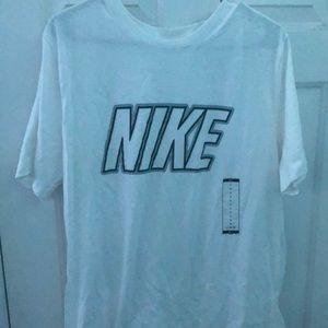 Large white short sleeve Nike t-shirt Brand new with tags